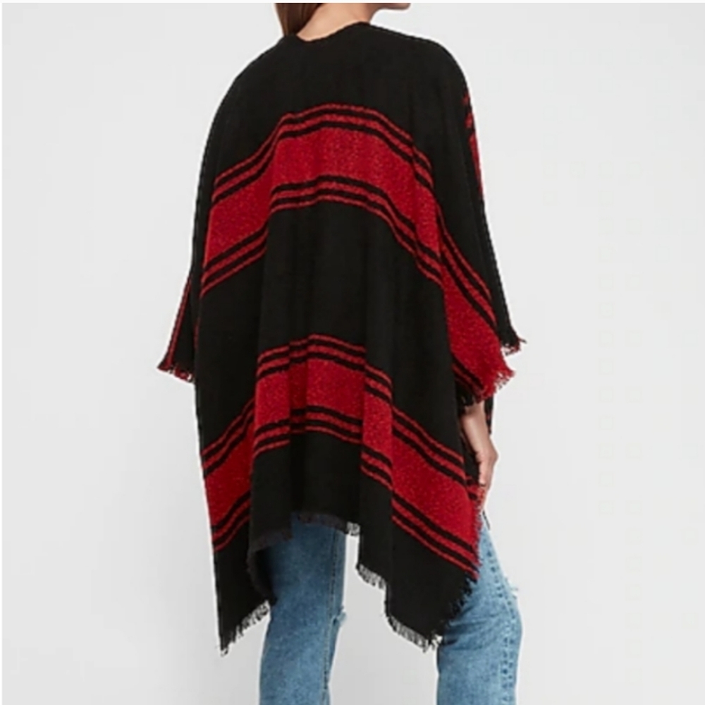 🌿EXPRESS PLAID PONCHO🌿 - Picture 4 of 7